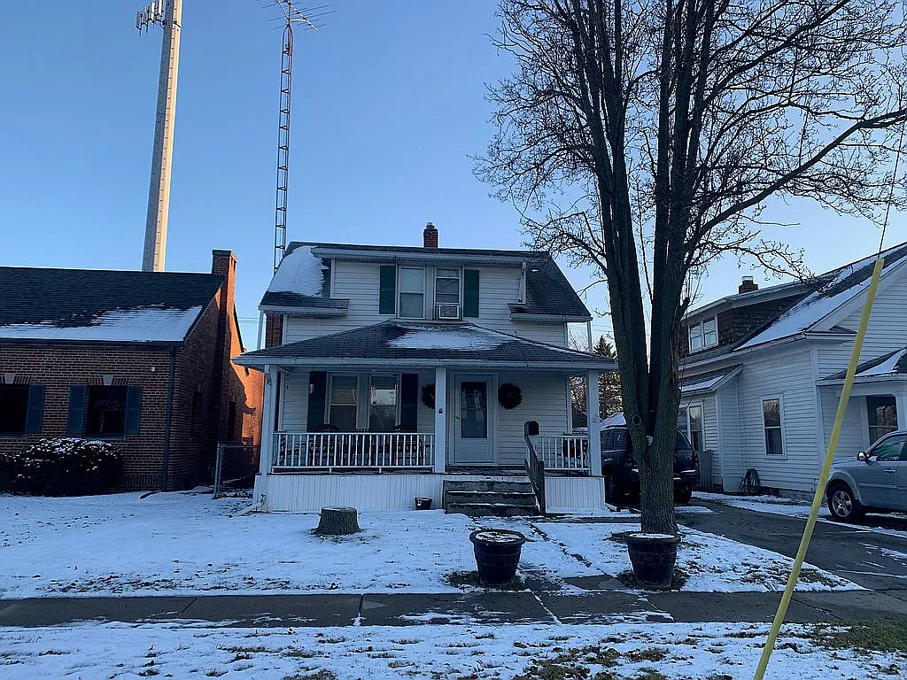 118 W William St photo 1
