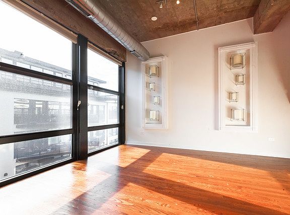 4th image of 1151 W 14th Pl Unit 303