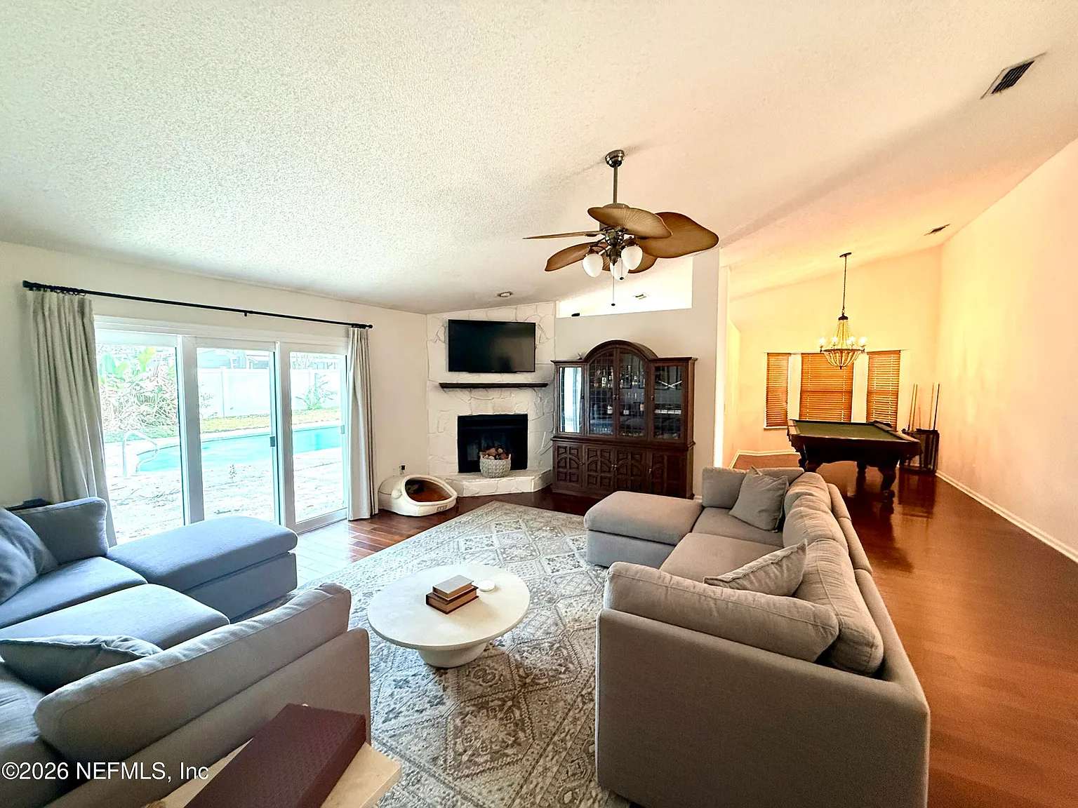3 bed, 2.0 bath, 1744 sqft, $2,400 — Photo 4