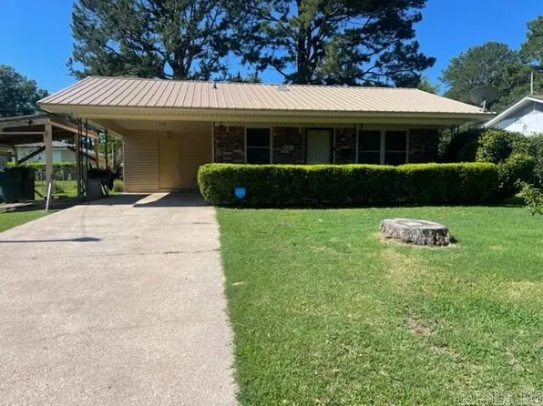 701 Kennedy Dr, Magnolia, AR 71753