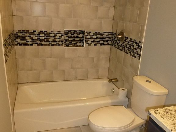 4th image of 15714 Deerfield Ct Unit 2S