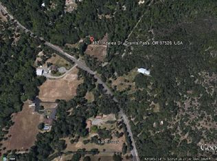 1921 Azalea Dr, Grants Pass, OR 97526