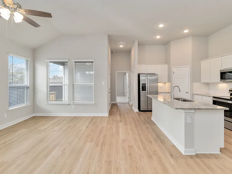 830 Staglin St #B — Photo 4