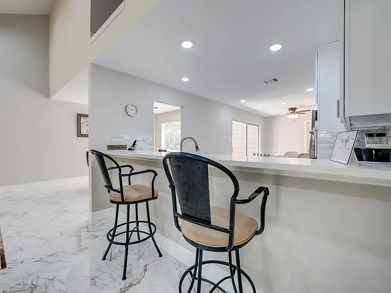 1626 S Kirkwood Rd — Photo 8