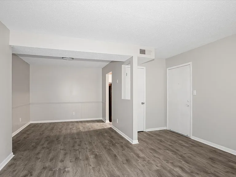 Orleans Apartments — Photo 8