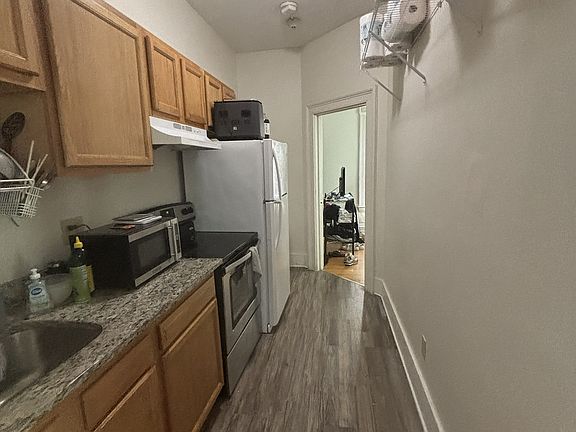 3rd image of 219 Amity St APT 4