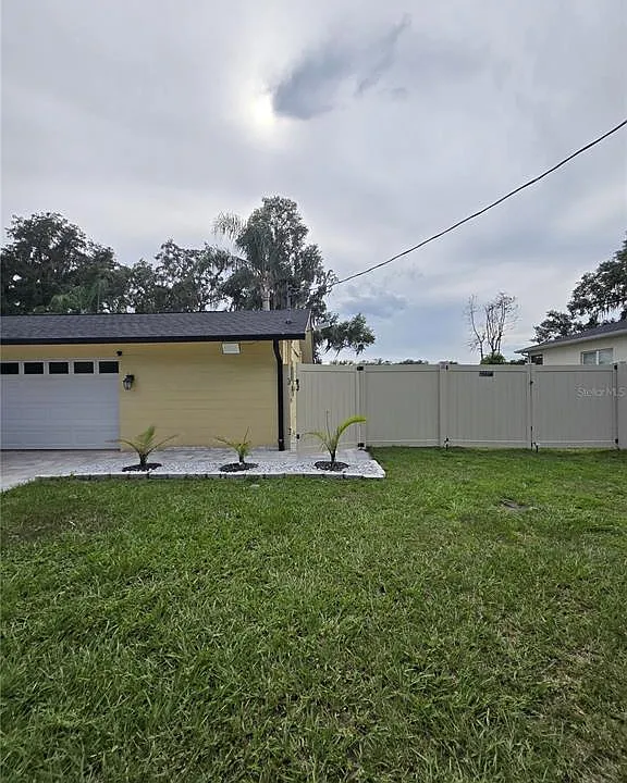 1190 Pecan St