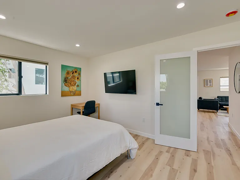918 N San Vicente Blvd #D — Photo 7