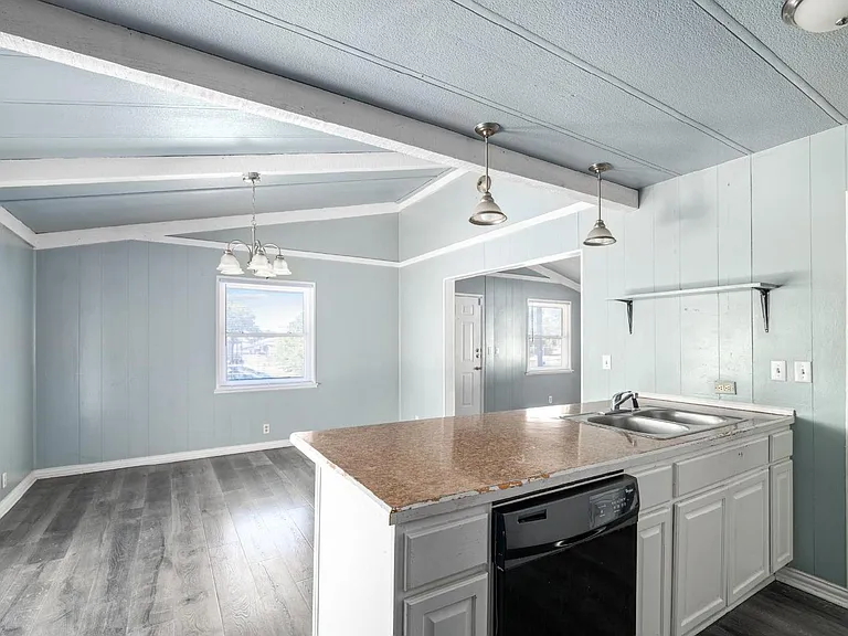 1505 Elyse Dr — Photo 5