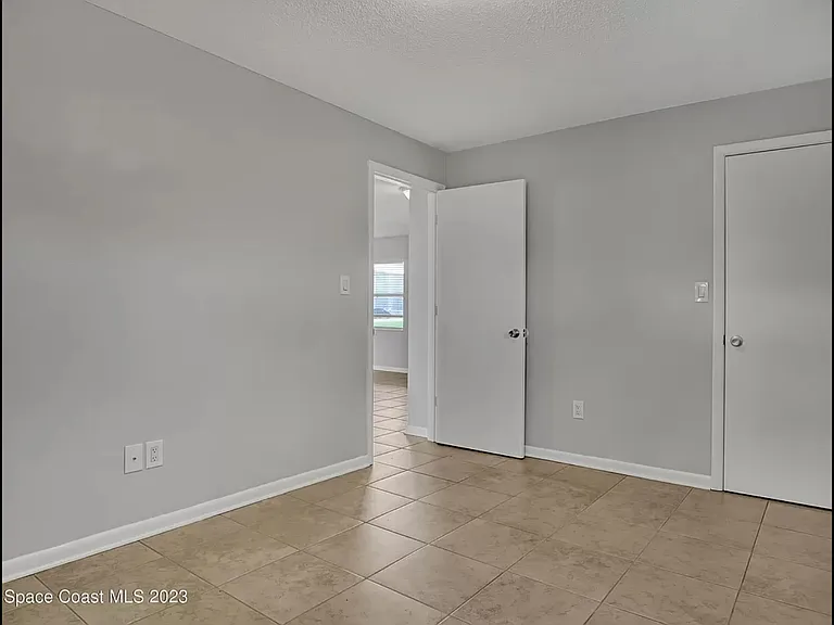 565 Grant Ave #565 — Photo 6