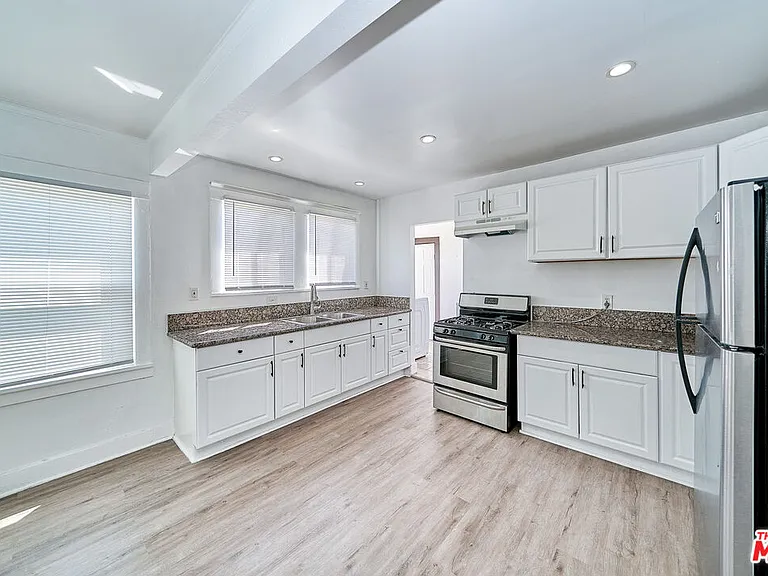 1329 S Tremaine Ave — Photo 14