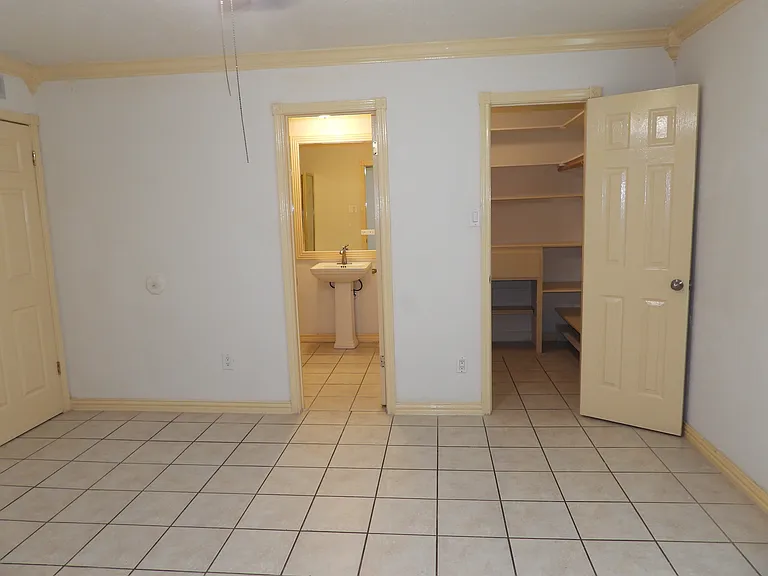 14327 Lorne Dr — Photo 3