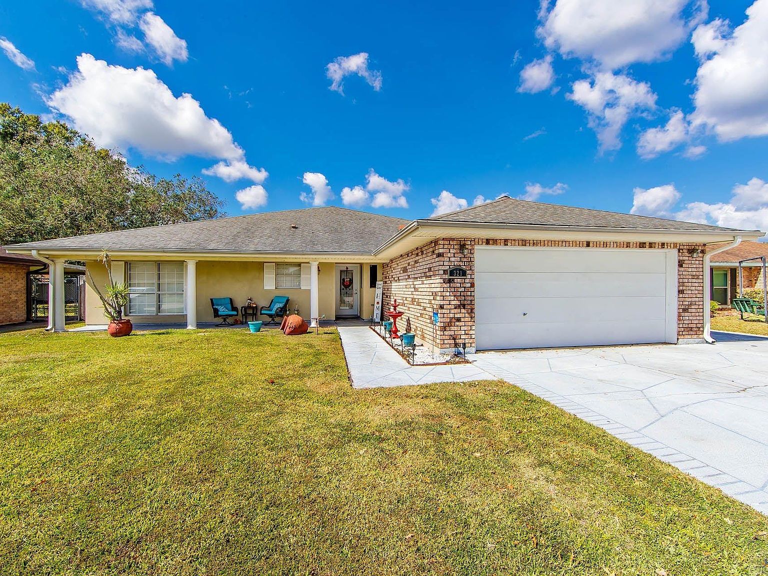 321 Jacobs St, Berwick, LA 70342 MLS 2023017605 Zillow