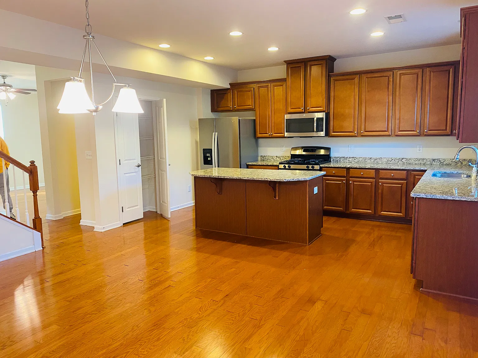 3 bed, 1800 sqft, $2,000 — Photo 1