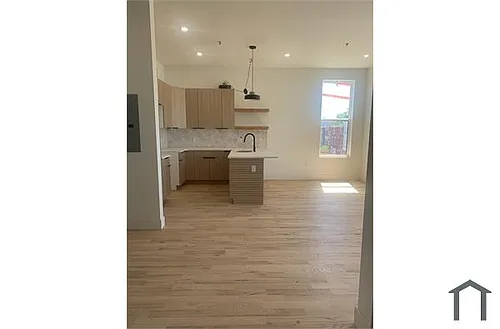 3001 Ridge Ave Photo 1