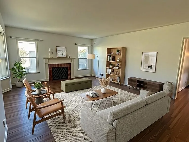 2325 Las Lunas St — Photo 2