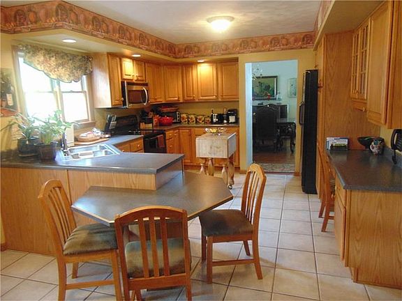 3rd image of 120 Tara Dr