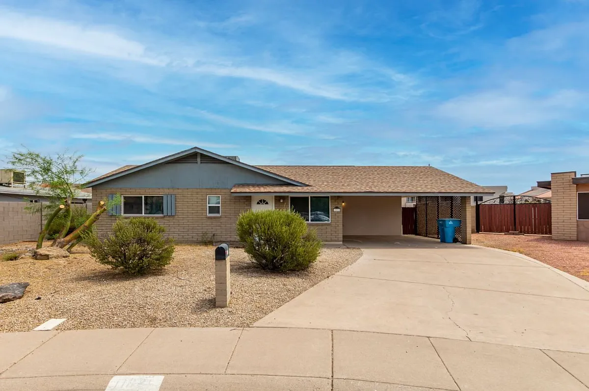 Photo 1 of 10 - 11811 N 29th Ave - Phoenix, AZ Primary Photo - 11811 N 29th Ave