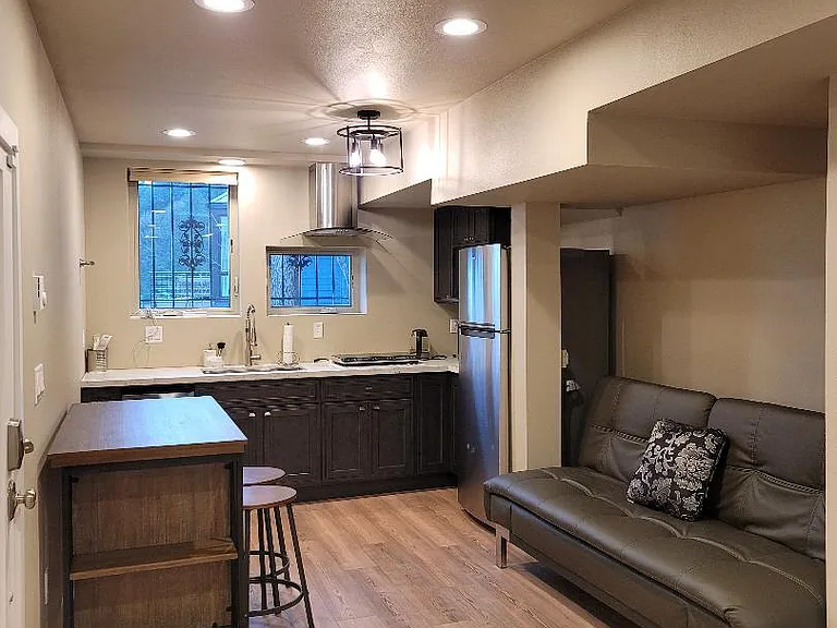 2442 SW Sheffield Ave #B — Photo 4