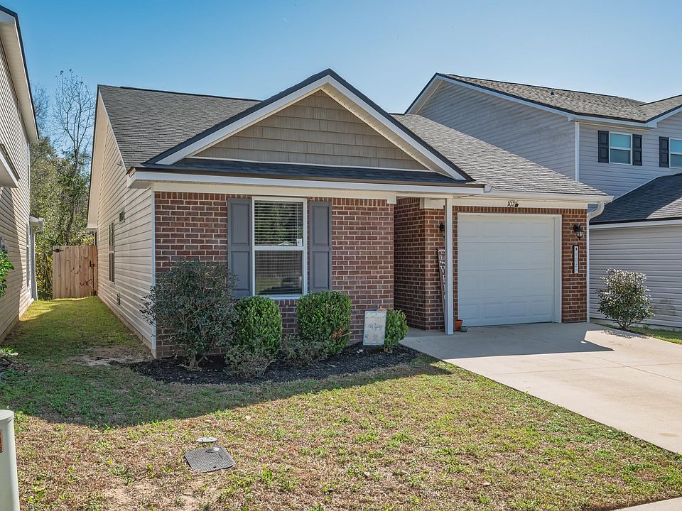 1st image of 1025 Lacey Ln