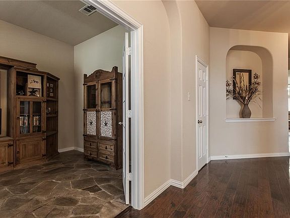 4th image of 1228 Belle Meade Way