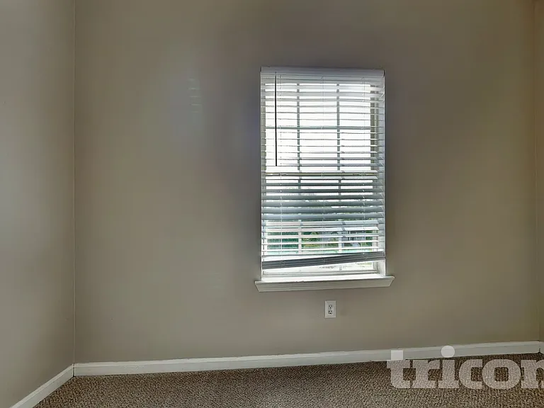 660 Tipperary Rd — Photo 7