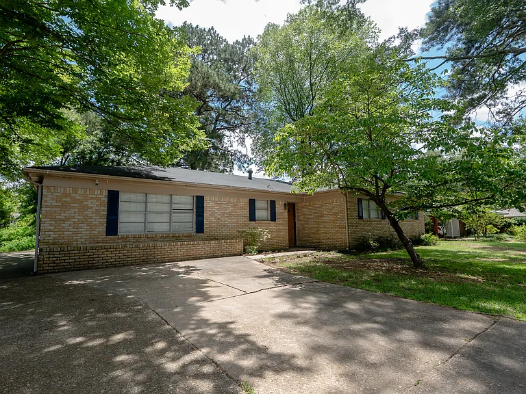 9521 Palmetto Ln — Photo 1