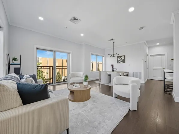 320 Maverick St Unit 405, East Boston, MA 02128