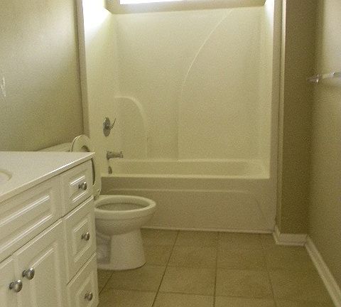4th image of 408 Camden Cove Cir