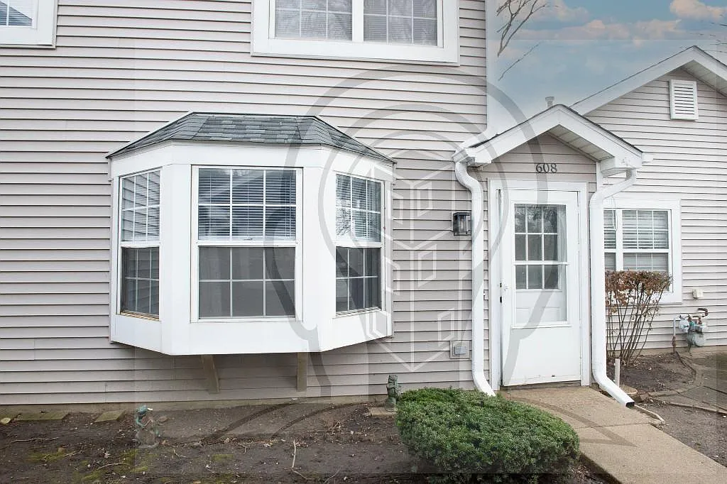2 bed, 2.5 bath, 1200 sqft, $2,400 — Photo 1