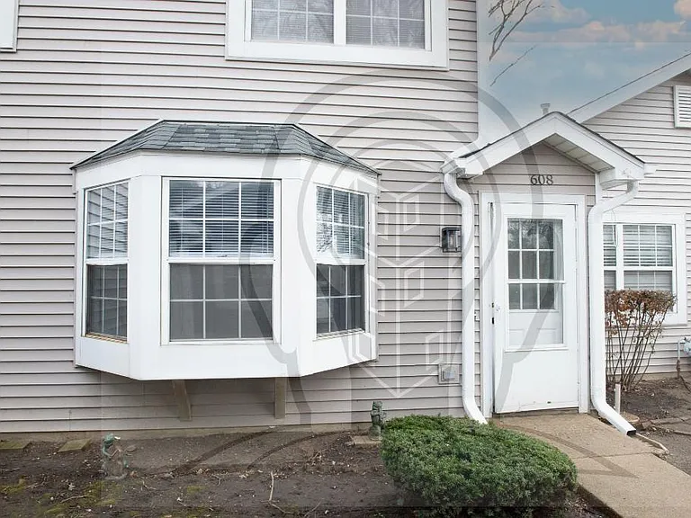 N Lake Shore Dr — Photo 1