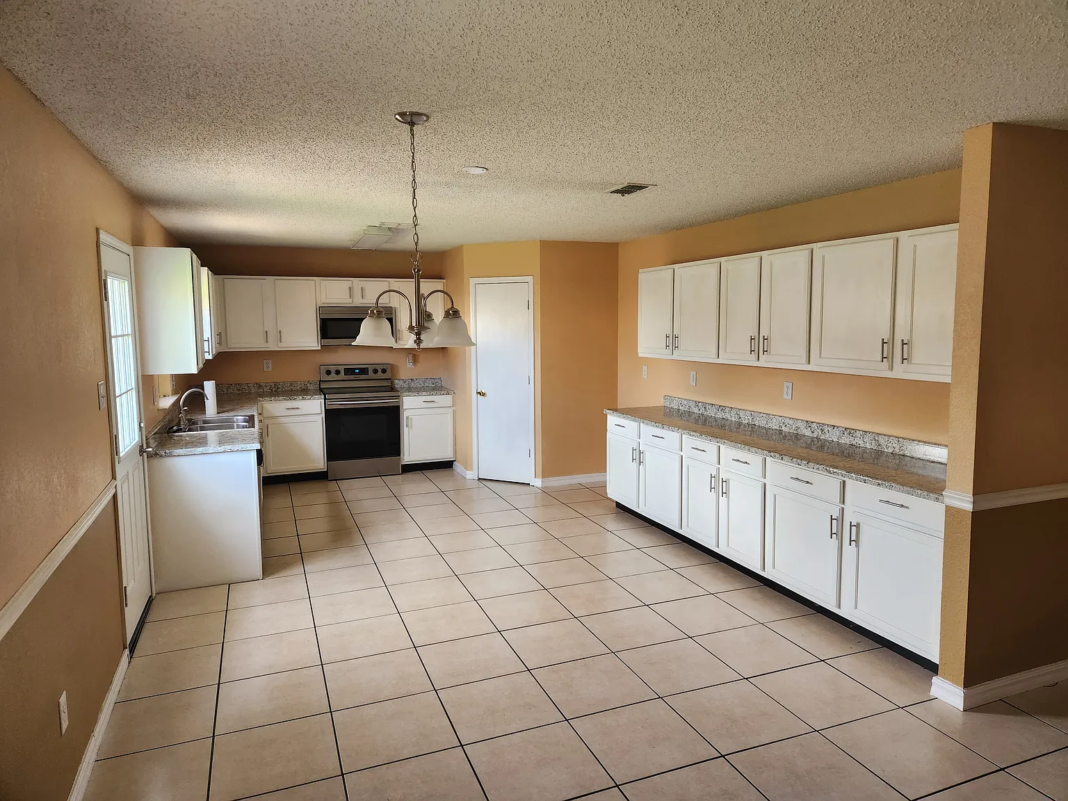 5 bed, 3544 sqft, $3,550 — Photo 3