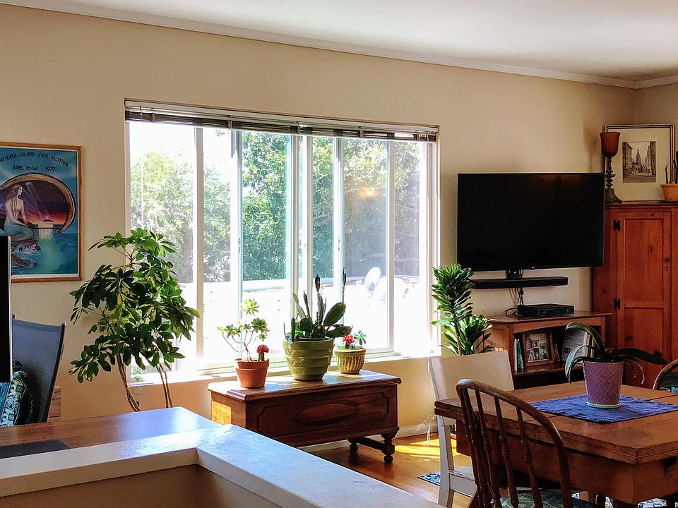 4407 1/2 Avocado St.