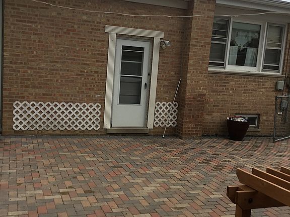 3rd image of 6225 W Belle Plaine Ave
