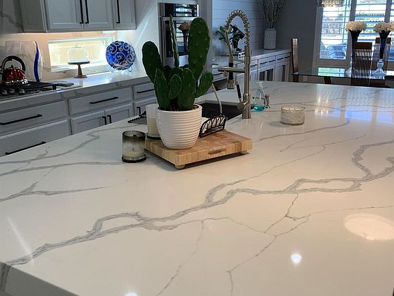3rd image of 3028 E Robin Ln