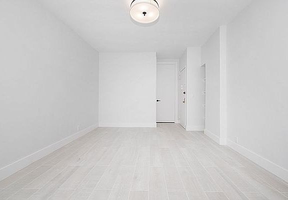3rd image of 423 E 70th St APT 5C