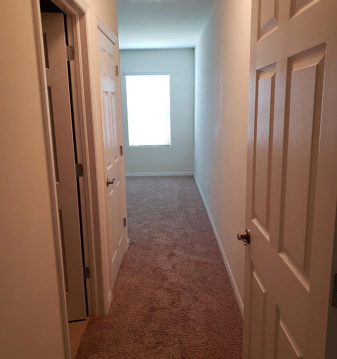 2529 SW 11TH PL - 1 — Photo 2