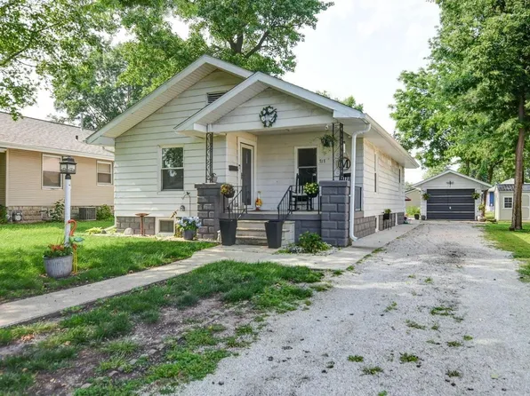 717 W Poplar St, Taylorville, IL 62568