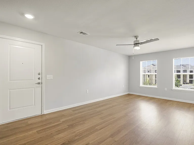 Agave East Apartments — Photo 6