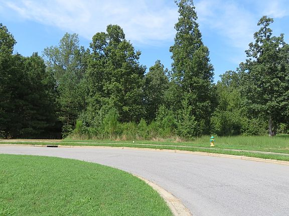 3rd image of 180 Winterberry Ln
