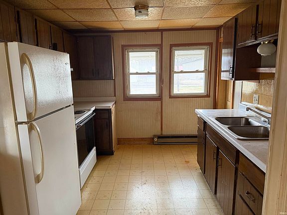 4th image of 715 Elm St