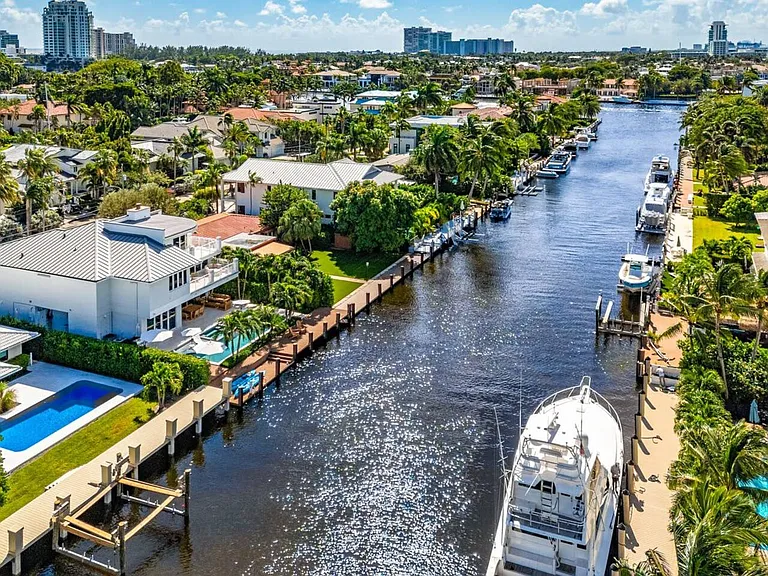 Perfectly positioned along the canal.
