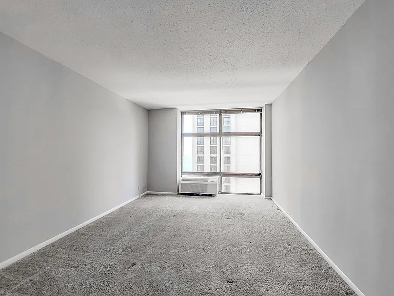 65 East Scott — Photo 29