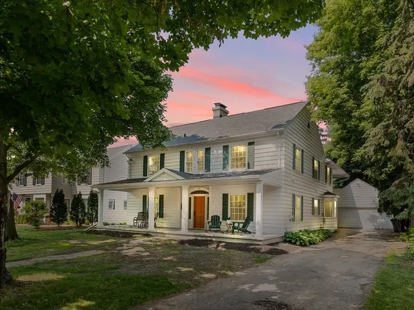 328 Park Dr, Neenah, WI 54956