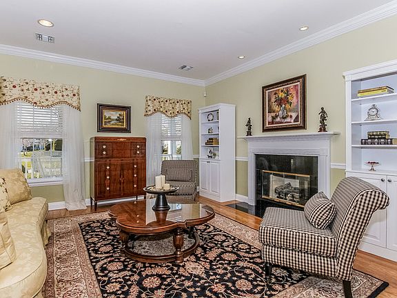 4th image of 7 Black Pine St