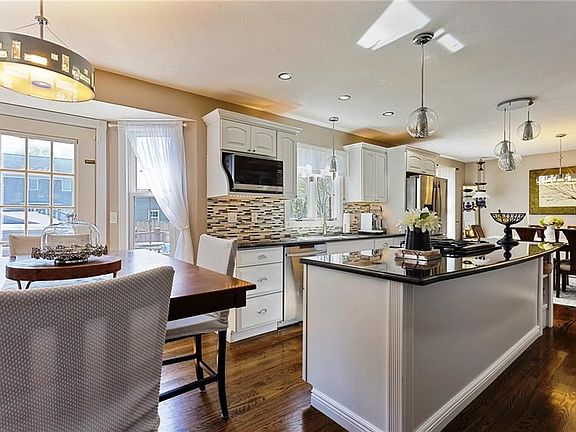 3rd image of 7830 Restmoor Dr
