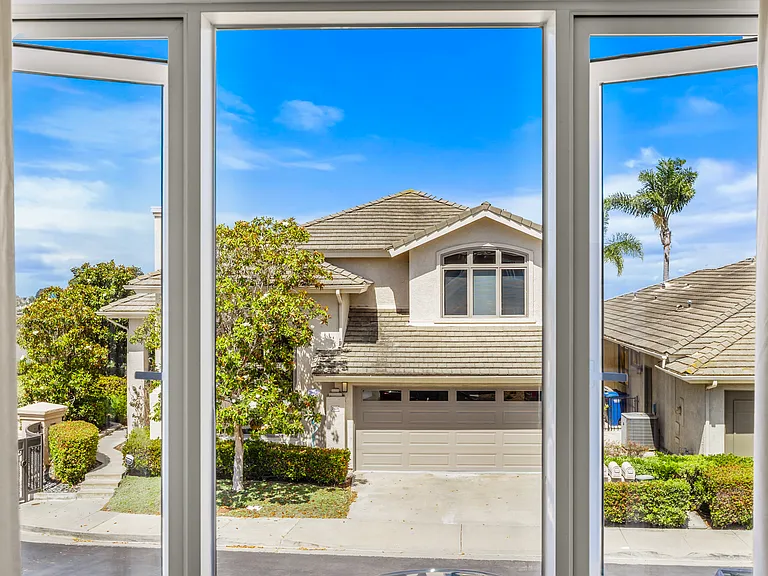 1807 Amalfi Dr — Photo 23