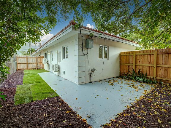 4th image of 1750 NE 56th Ct APT 5