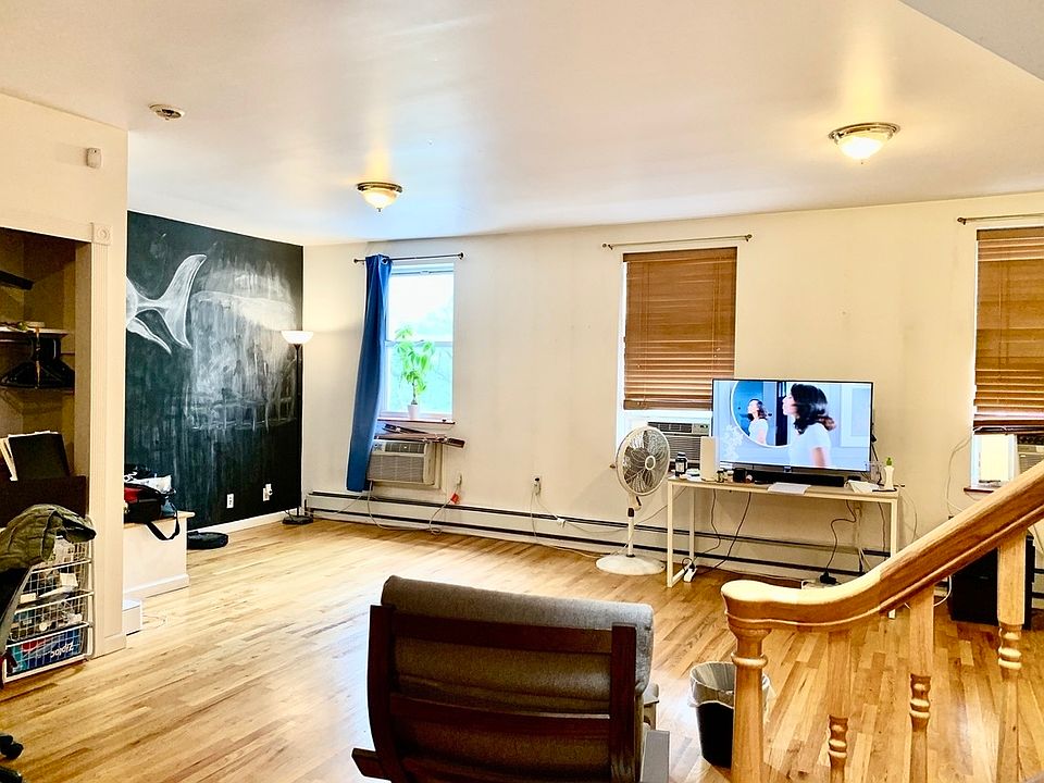1st image of 120 Graham Ave #2