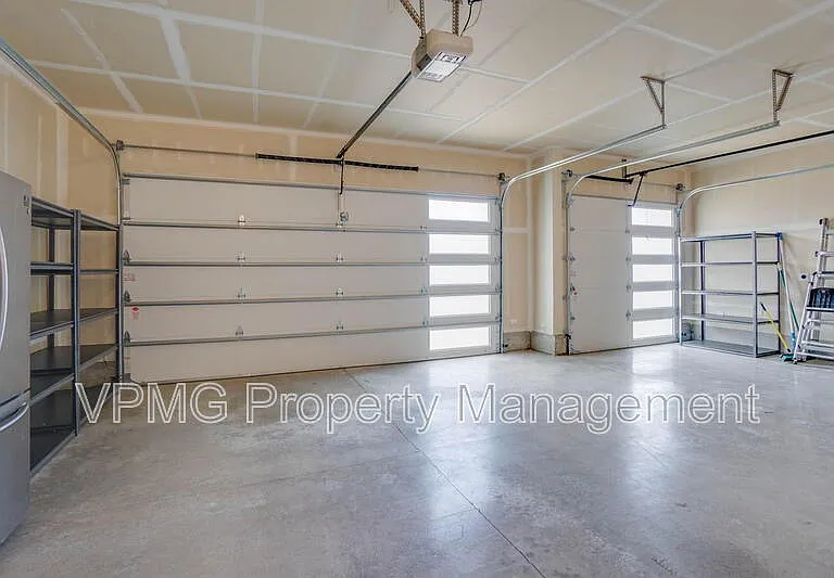 604 NW 25th Way — Photo 36